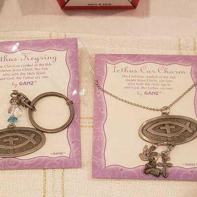 Lot 360: Gift Lot for a Cat Enthusiast