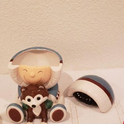 Lot 364: NEW Hallmark Frosty Friends Cookie Jar and 2 Mugs