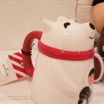 Lot 364: NEW Hallmark Frosty Friends Cookie Jar and 2 Mugs