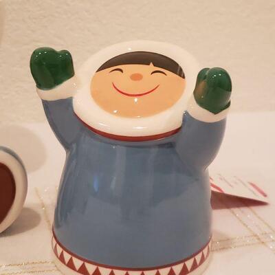 Lot 364: NEW Hallmark Frosty Friends Cookie Jar and 2 Mugs