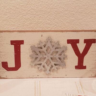 Lot 366: New Holiday Decor & Cards Lot
