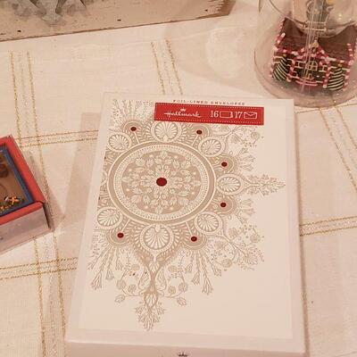Lot 366: New Holiday Decor & Cards Lot