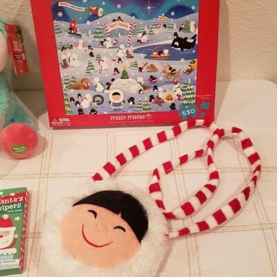 Lot 370: NEW Games, Puzzle, Purse and Animated Plushie Lot