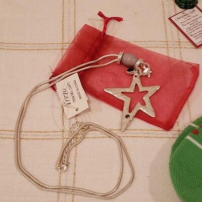 Lot 371: Holiday Gift Lot 