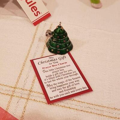 Lot 371: Holiday Gift Lot 