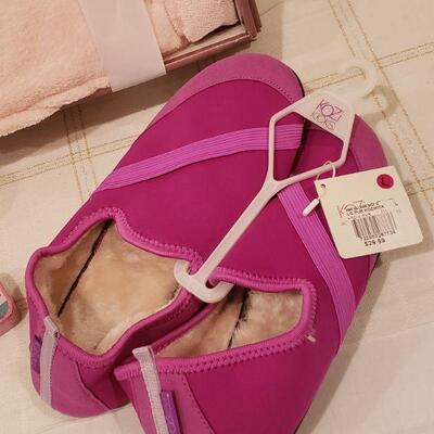 Lot 375: New Ladies Gift Lot
