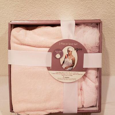 Lot 375: New Ladies Gift Lot