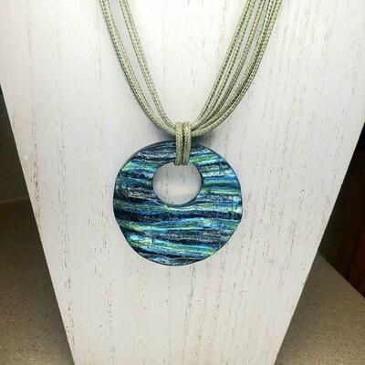HAND CRAFTED NECKLACE W/ FANTASTIC GLASS PENDANT 