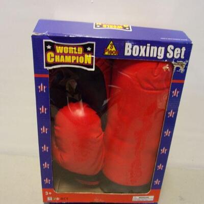 Lot 48 - World Champion Boxing Set