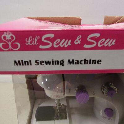 Lot 49 - Sew & Sew Mini Sewing Machine by Michley