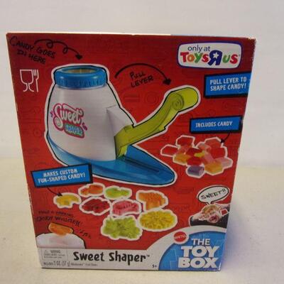 Lot 55 - Toys R Us Exclusive Mattel The Toy Box Sweet Shaper 