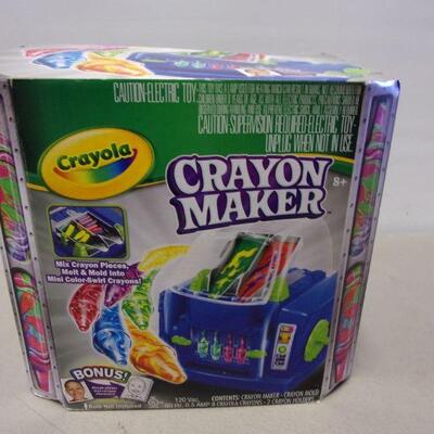 Lot 59 - Crayola Crayon Maker Mix Melt Mold Swirl Crayons