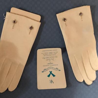 Lot# 184s Vintage Ladies Evening Bags & Gloves