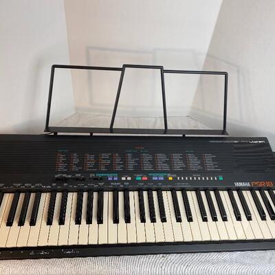 Lot# 200 vintage YAMAHA Portatone PSR-18 Electronic Keyboard Music Piano 