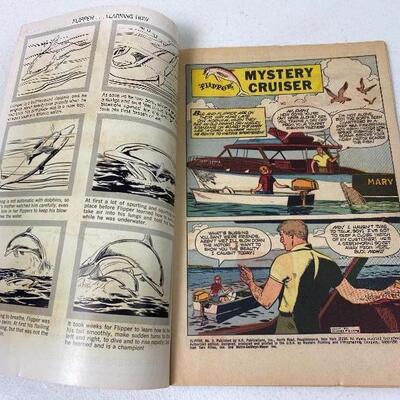 Lot # 201 S Vintage Gold Key Comics 1966 Lassie 1967 Flipper 