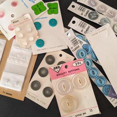 Lot # 203s Lot of vintage sewing notions, buttons, thread, embroidery hoops, bobbin case in TIN