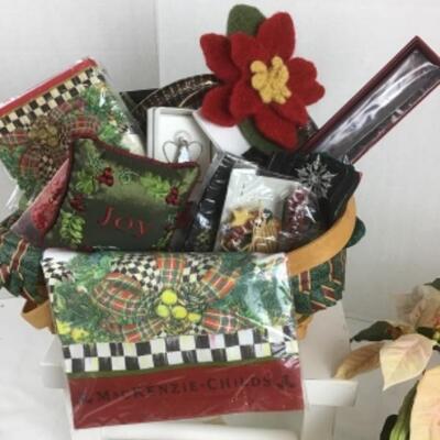 S - 302 Mackenzie Childs/Longaberger Christmas Gift Basket