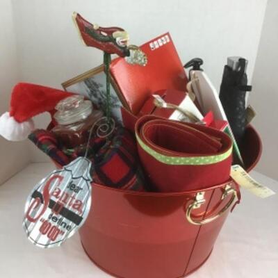 S - 303 Large Red Christmas Gift Bucket