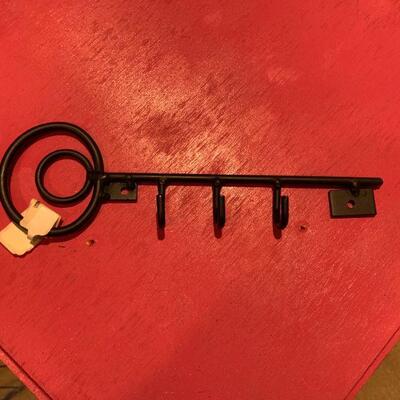 Hanging key holder
