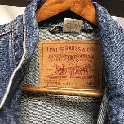 Levi Strauss & Co. Denim Trucker Jacket LG YD#011-1120-00324