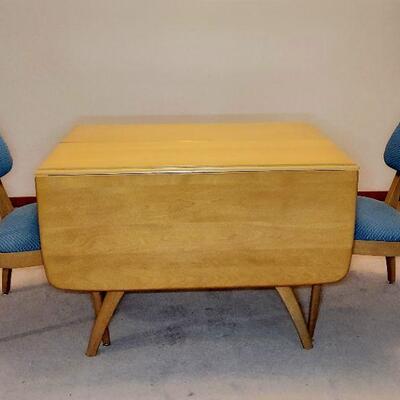 MID-CENTURY MODERN HEYWOOD WAKEFIELD TRIPLE ARCH DINING TABLE W/ 6 CHAIRS