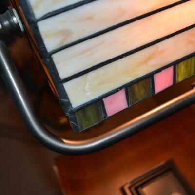 LOT 317 FAUX STAINED GLASS DESK LAMP
