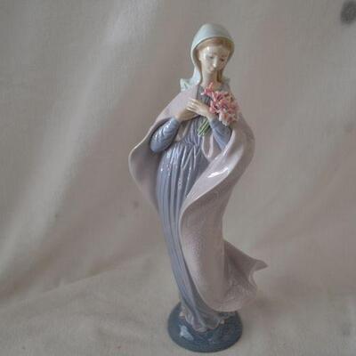 LOT 359 LLADRO FIGURINE 5171 OUR LADY WITH FLOWERS