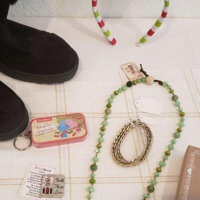 Lot 381: Holiday Cheer Gift Lot