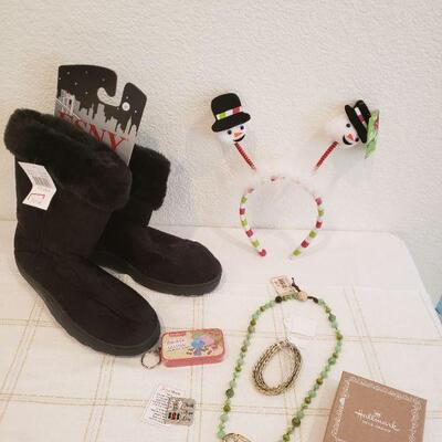 Lot 381: Holiday Cheer Gift Lot