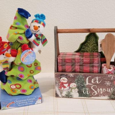 Lot 400: New Christmas Kitchen and Deco Lot