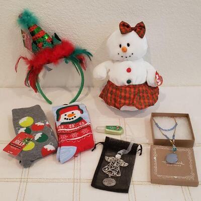 Lot 402: New Holiday Gift Lot