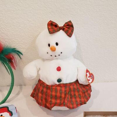 Lot 402: New Holiday Gift Lot