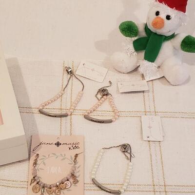 Lot 407: NEW Girls Jewelry, Jewelry Box & Snowman