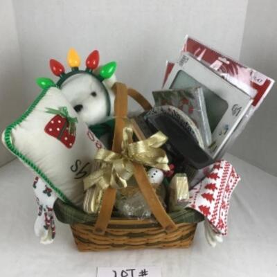 S - 305 Longaberger Teddy Bear Christmas Gift Basket 