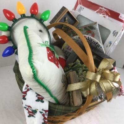 S - 305 Longaberger Teddy Bear Christmas Gift Basket 