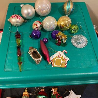 Lot 8 - Christmas Decorations