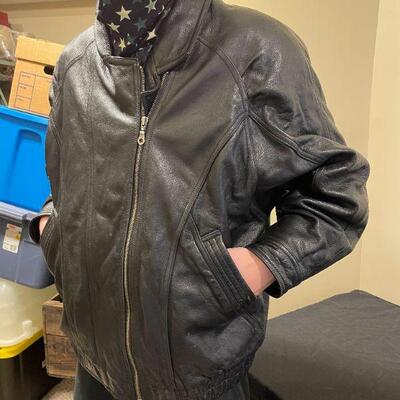 Lot 20 - Wilson's Thinsulate Black Leather Jacket (L) 
