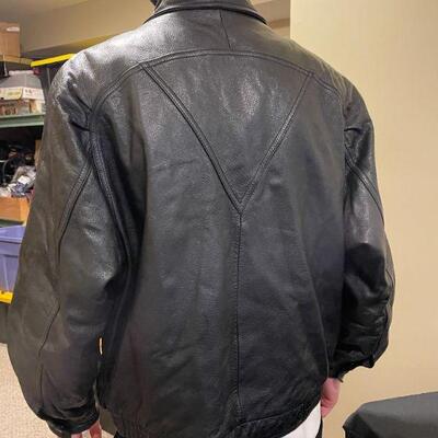 Lot 20 - Wilson's Thinsulate Black Leather Jacket (L) 