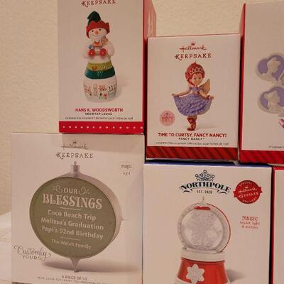 Lot 417: ASSORTED HALLMARK CHRISTMAS ORNAMENTS 