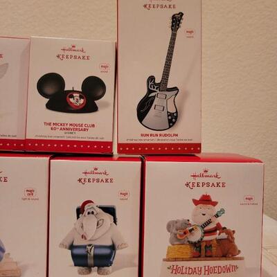 Lot 418: Assorted Hallmark Christmas Ornaments 