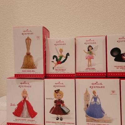 Lot 418: Assorted Hallmark Christmas Ornaments 