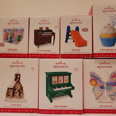 Lot 419: Assorted Hallmark Christmas Ornaments 