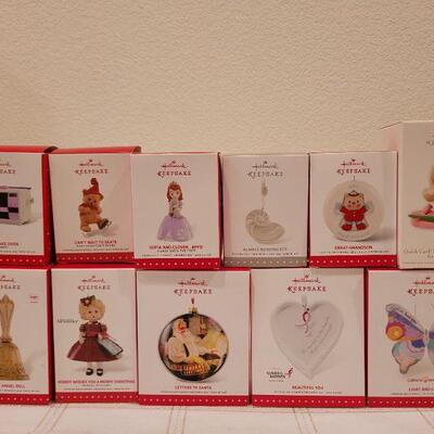Lot 422: Assorted Hallmark Christmas Ornaments 
