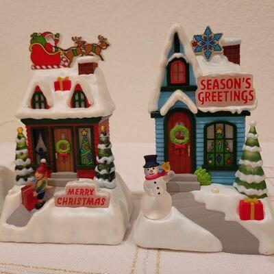 Lot 423: Assorted Synchronized Wireless Holiday Song Homes ALL TESTED A+