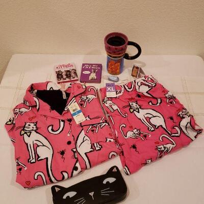 Lot 426: NEW Cat PJs (Ladies XL), Cat Zipper Pouch, Travel Ceramic Coffee Cup & 2 Mini Cat Books