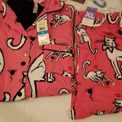 Lot 426: NEW Cat PJs (Ladies XL), Cat Zipper Pouch, Travel Ceramic Coffee Cup & 2 Mini Cat Books