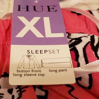 Lot 426: NEW Cat PJs (Ladies XL), Cat Zipper Pouch, Travel Ceramic Coffee Cup & 2 Mini Cat Books