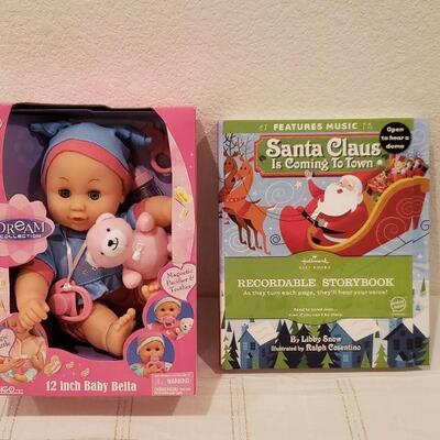 Lot 428: New Baby Bella & Recordable Santa Claus is Coming To Town