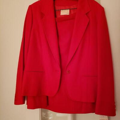 Lot 440: NEW Ladies PENDLETON Red Wool Suit (Skirt & Jacket Size 18)