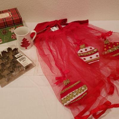 Lot 441: NEW Holiday Kitchen Lot (Apron, Cookie Cutters, Recipe Box & Coffee Cup)